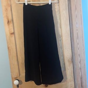Express Black Cropped Culottes Pants. Wide Leg. Size 0, regular inseam.